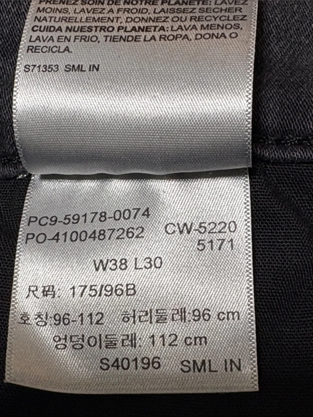 Signature by Levi Strauss Men's Black Washed Slim Straight Jeans 38 by 30